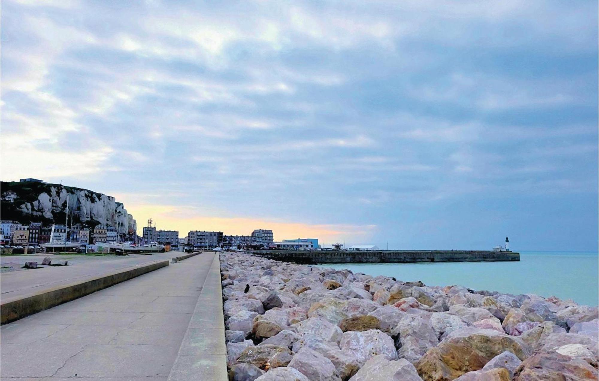 2 Bedroom Awesome Apartment In Mers-Les-Bains Exterior photo
